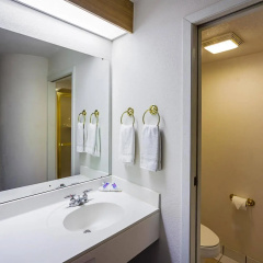 OYO Hotel Markle IN I-69 thumbnail 9