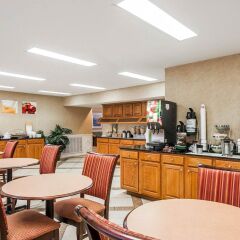 Отель Quality Inn Decatur River City США, Декейтер - отзывы, цены и фото номеров - забронировать отель Quality Inn Decatur River City онлайн питание фото 4