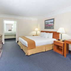 Super 8 By Wyndham Dalton/Convention Center Area thumbnail 7