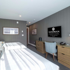 Sandman Signature Ottawa Airport Hotel
