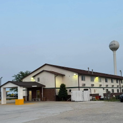 Super 8 by Wyndham Mendota I-39 thumbnail 3