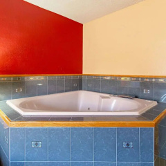 Econo Lodge thumbnail 13