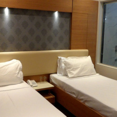 Tarawade Clarks Inn thumbnail 5