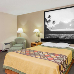 Super 8 By Wyndham Madison East thumbnail 7