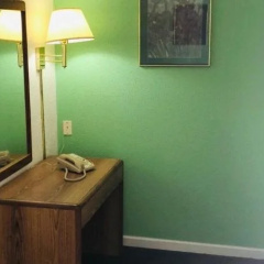 Woodridge Motel thumbnail 5