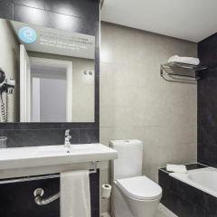 Hotel ILUNION Suites Madrid - Bild 9