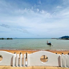 Chom By The Sea - Bild 19