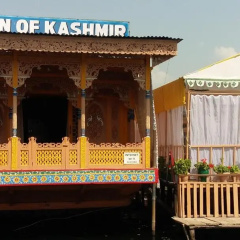 Houseboat Moon of Kashmir thumbnail 1