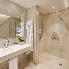 The Square Hotel thumbnail 29