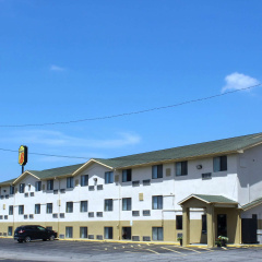 Super 8 by Wyndham Topeka/Wanamaker RD/I-70 thumbnail 1