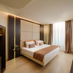 The Square Hotel thumbnail 6