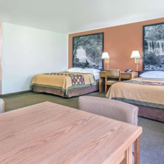 Super 8 by Wyndham Louisa thumbnail 3