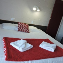 Maple Lodge Motel thumbnail 7