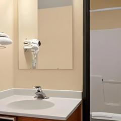 Four Seasons Inn thumbnail 19