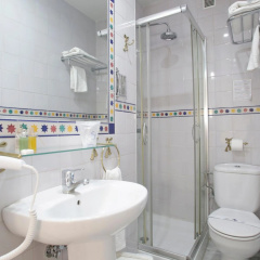 Basic Hotel Puerta de Sevilla - Bild 26