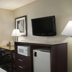 Fairview Inn & Suites thumbnail 9