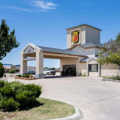 Super 8 by Wyndham Midland thumbnail 1
