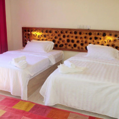 Sunshine Lodge thumbnail 18