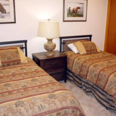 Woods Manor Condo thumbnail 6