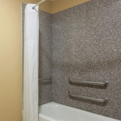 Platinum Inn & Suites Willowbrook Houston thumbnail 9