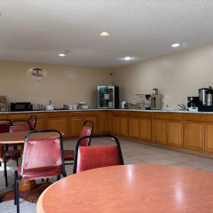 Super 8 by Wyndham Pontiac thumbnail 9