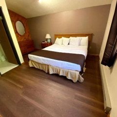 Woodlands Inn & Suites thumbnail 4