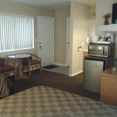 Maple Leaf Motel thumbnail 8