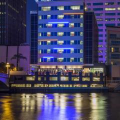 Отель Aloft Tampa Downtown США, Тампа - отзывы, цены и фото номеров - забронировать отель Aloft Tampa Downtown онлайн вид на фасад фото 5