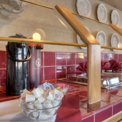 Marianis Inn thumbnail 9