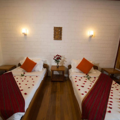 Teak Wood Hotel thumbnail 37