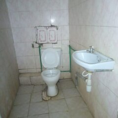 Poshie Hotel in Kangundo, Kenya from 38$, photos, reviews - zenhotels.com bathroom photo 2