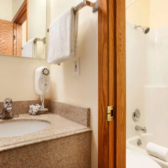 Super 8 by Wyndham West Fargo Main Ave ND thumbnail 6