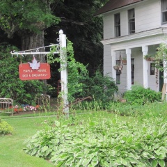 Maple House Bed & Breakfast thumbnail 13