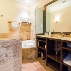 Downtown Jacuzzi - MADFlats Collection - Bild 8