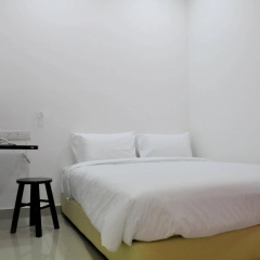 YY48 Hotel thumbnail 11
