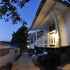 Phi Phi Cozy Seafront Resort - Bild 1