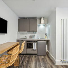 STH Sutherland Avenue Apartment thumbnail 20