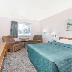 Super 8 by Wyndham Escanaba thumbnail 3