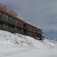 Club-2100 Hotel