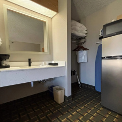 Super 8 by Wyndham Mt. Carmel IL thumbnail 7