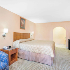 Super 8 by Wyndham San Angelo thumbnail 3