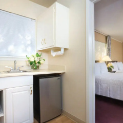 Marianis Inn thumbnail 22
