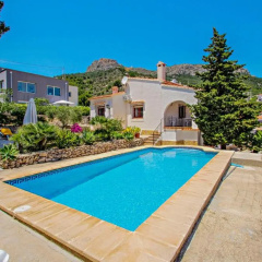 Laura-29A - pretty holiday property with garden and private pool in Calpe thumbnail 8