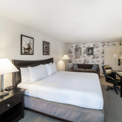 The Grove West Seattle Inn