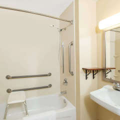 Super 8 by Wyndham Fairmont thumbnail 6