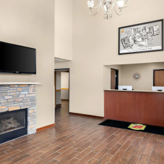 Super 8 by Wyndham La Crosse thumbnail 9