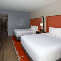 La Quinta Inn & Suites by Wyndham Perry thumbnail 5