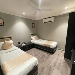 Gulf Hotel Colaba thumbnail 9