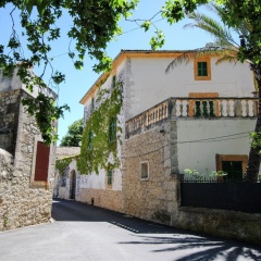 Cosy Finca With big Private Swimming Pool Very Centrally Located on the Island - Bild 1