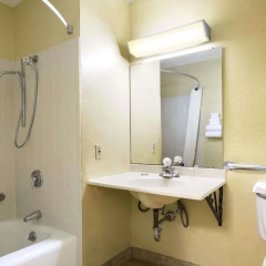 Red Roof Inn Huntsville, AL thumbnail 6